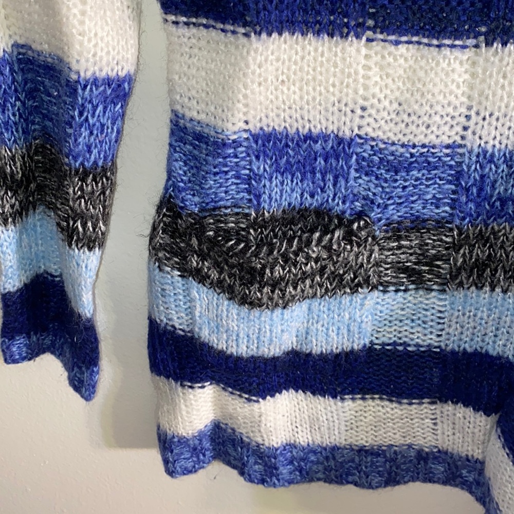 Sweater - Picture 3 of 4